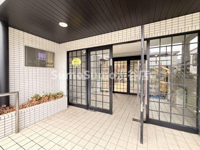 コートウィスタリアのエントランス|建物の内部です