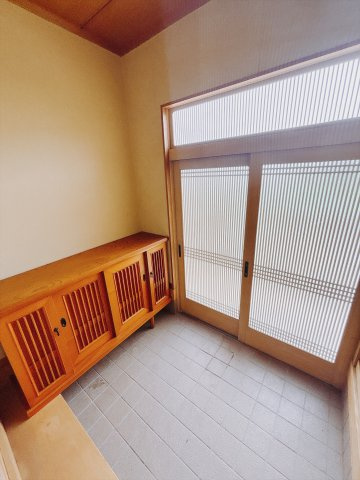 【中古戸建】前橋市富士見町小暮 の玄関|■玄関｜ご家族の靴がたくさんしまえる下駄箱付き。お子様の靴がこれから増えても安心な大きさです。