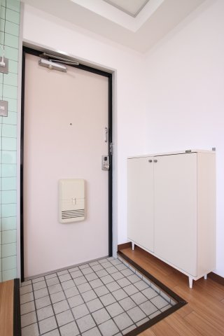 旭が丘伸和ハイツの玄関
