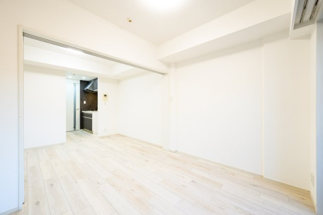 横浜市中区黄金町１丁目の賃貸マンションの居間・リビング