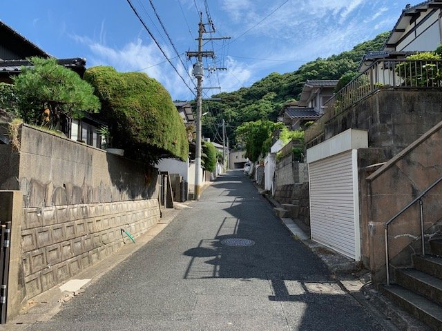 小文字一丁目9番6号（A-16）の前面道路含む現地写真