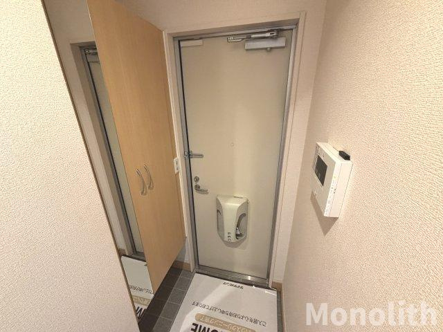JIN輝A棟の玄関