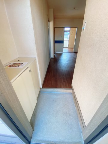 ドミールVANの玄関