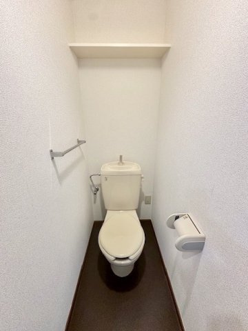 カーサ　フィレンツェのトイレ|落ち着いた色調のトイレです