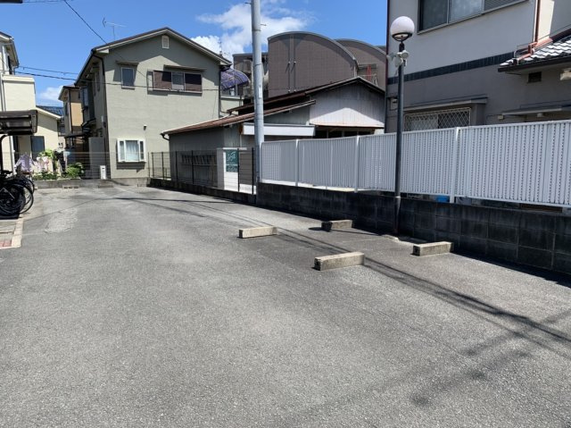 ノイハイツの駐車場