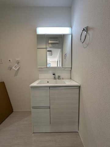朝霞市根岸台33期　新築分譲住宅１号棟の独立洗面台|洗面台