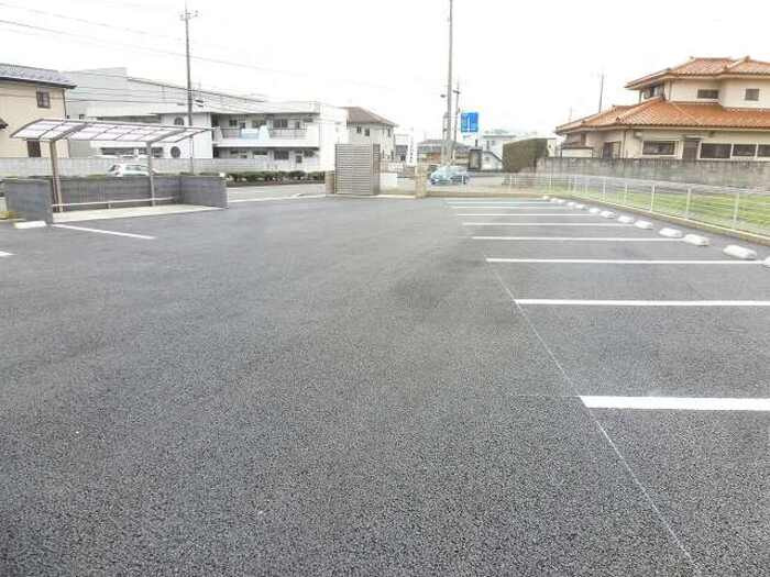 フロンティアＦの駐車場