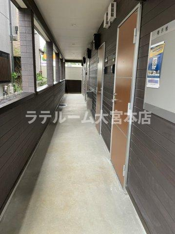 さいたま市中央区本町西２丁目のアパートのロビー