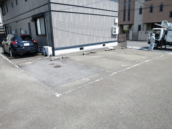 エクレール　C棟の駐車場
