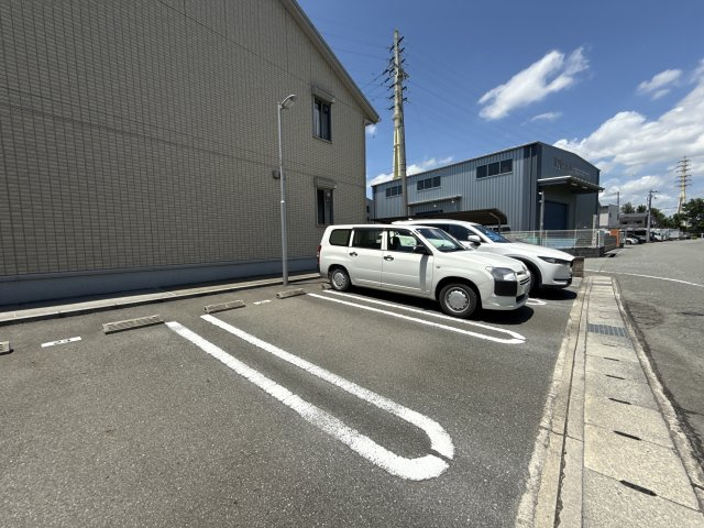 リュミエールｍ＆ｙ　Ｂ棟の駐車場