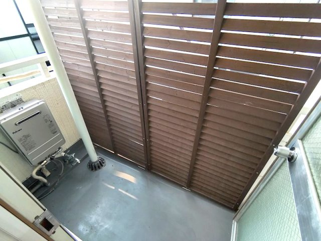 西宮市青木町のマンションのバルコニー|外からの目が気にならないバルコニーで洗濯物が干せます
