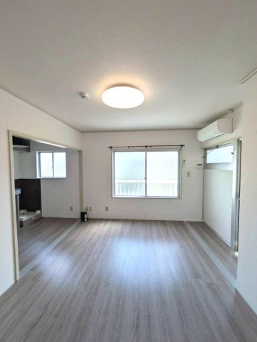 西宮市青木町のマンションの洋室|明るい洋室です