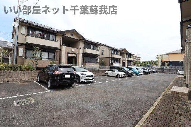 コスモパーク　Ｃの駐車場|駐車場があるので、車を買う予定の方も安心です