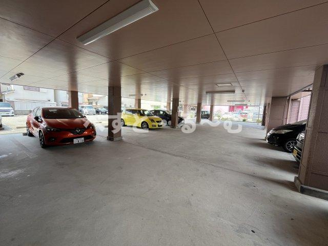 サンフラワー貴崎の駐車場