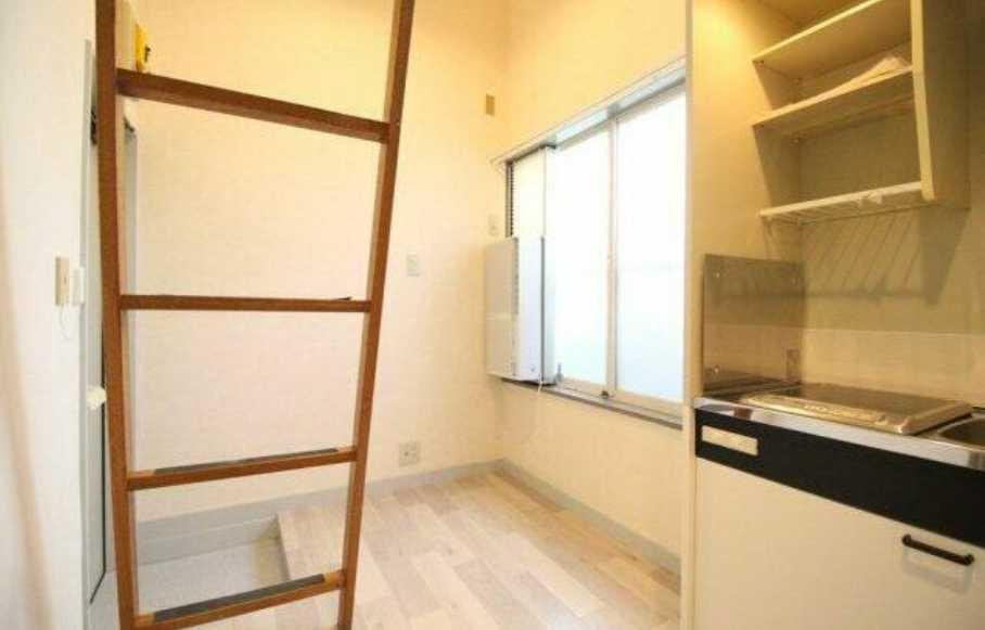 カルタス21駒場東大前　駅近　角部屋　礼金0の居間・リビング