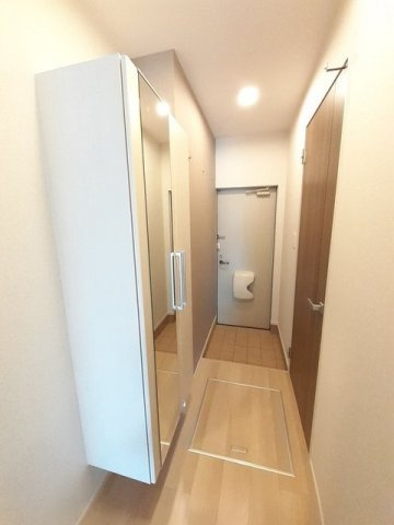 エスペランサ　Ⅱの玄関|収納もある玄関です