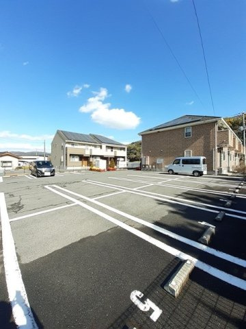 ヴィア・ラッテア河久保の駐車場|駐車場に車を止められます
