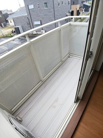 トレジャーガーデンⅢのバルコニー|暖かな日差しのふりそそぐバルコニー
