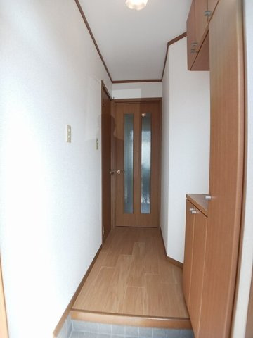 フェニックスガーデンの玄関|収納もある玄関です