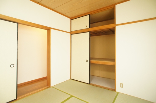 メゾン末広の和室