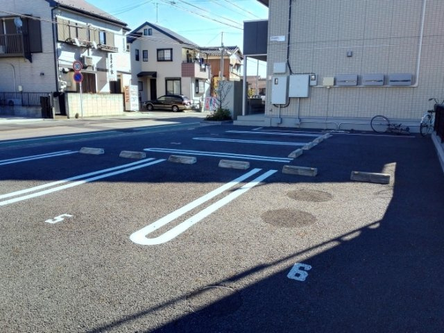 プリュネルの駐車場
