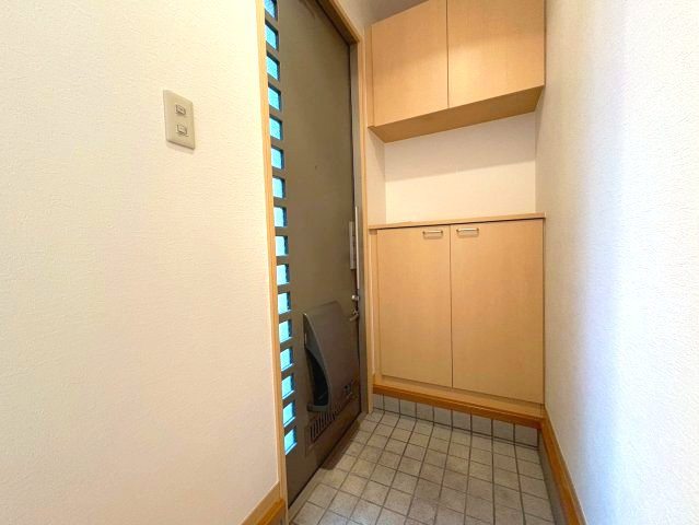 ファミネスの玄関