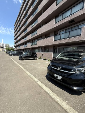 愛富丘館の駐車場