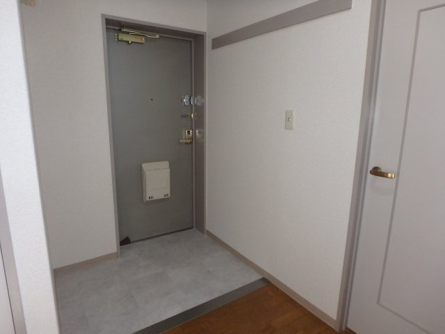 中島マンションの玄関