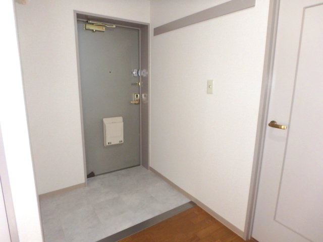 中島マンションの玄関