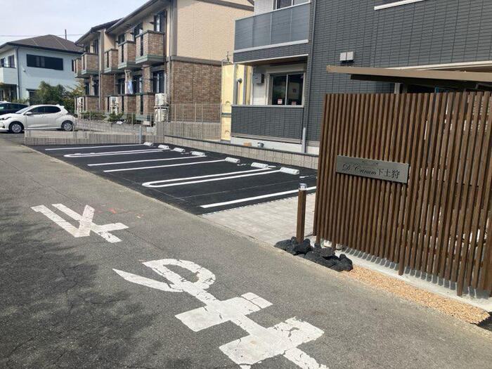D-crinum 下土狩の駐車場