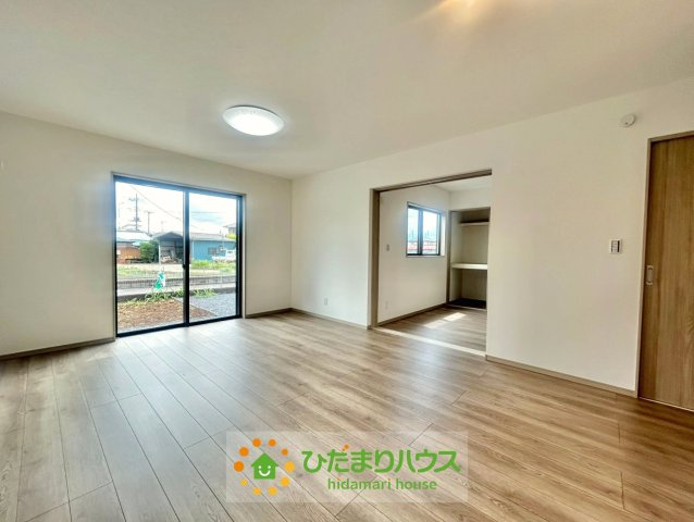ワイウッドコート加須市南篠崎第３期　新築一戸建て　01の居間・リビング
