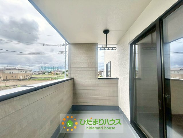 ワイウッドコート加須市南篠崎第３期　新築一戸建て　01のバルコニー