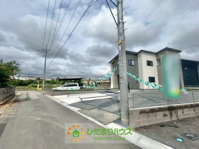 ワイウッドコート加須市南篠崎第３期　新築一戸建て　01の前面道路含む現地写真