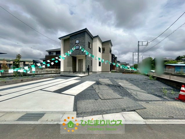 ワイウッドコート加須市南篠崎第３期　新築一戸建て　01の駐車場