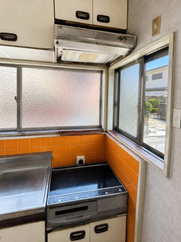 大内矢田南5丁目中古住宅のキッチン|キッチンです
※本写真は物件の状態を分かりやすくするため、私物・生活用品等を画像加工により除去しており、実際の現況とは一部異なります。