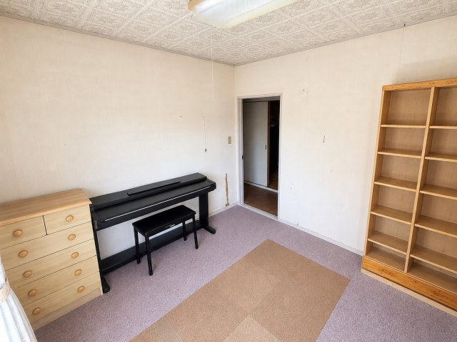 大内矢田南5丁目中古住宅の洋室|洋室です
※本写真は物件の状態を分かりやすくするため、私物・生活用品等を画像加工により除去しており、実際の現況とは一部異なります。