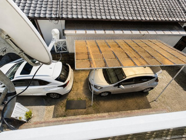 大内矢田南5丁目中古住宅の駐車場|駐車スペースもあります
※本写真は物件の状態を分かりやすくするため、私物・生活用品等を画像加工により除去しており、実際の現況とは一部異なります。