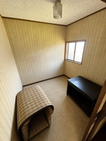 大内矢田南5丁目中古住宅の収納|十分な収納スペースがあります
※本写真は物件の状態を分かりやすくするため、私物・生活用品等を画像加工により除去しており、実際の現況とは一部異なります。