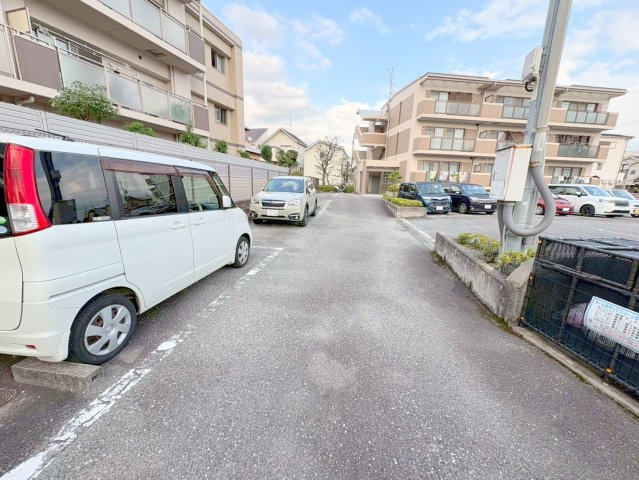 メゾンル・レーヴⅡの駐車場
