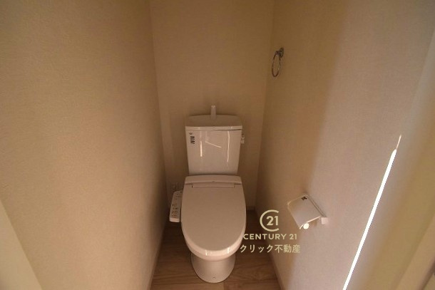 TERRACE　水戸市吉沢町　4期 　限定1棟！のトイレ|毎日使う空間と機能だから、いつまでも清潔なスペースであってほしいのがトイレです。お掃除しやすいシンプルなデザインです。