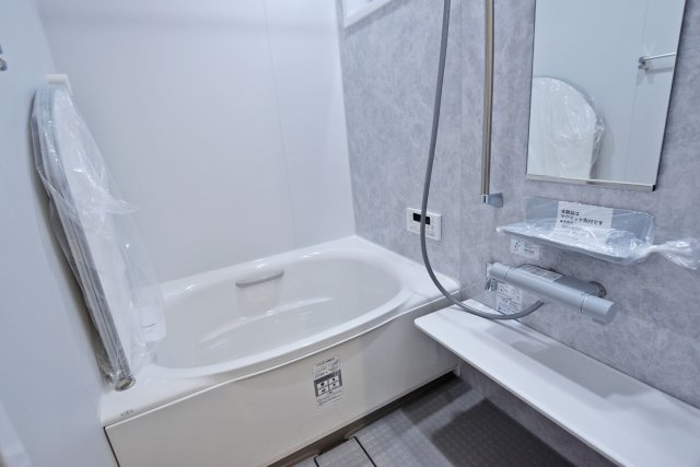 尼崎市稲葉荘1丁目新築一戸建て│2SLDK＋駐車1台可の浴室|浴室暖房乾燥機を備えているため、梅雨の時期でも洗濯物をしっかり乾かせます。