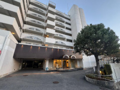 【外観】 | ☆グランドヒル西宮高座台マンションＡ棟 | シンプルで洗練されたマンション外観は、住む人のセンスを引き立て、落ち着いた雰囲気を提供します。都会的なデザインが魅力で、住む人に誇りを与える空間です