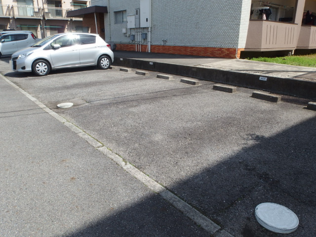 野添マンションひろみの駐車場