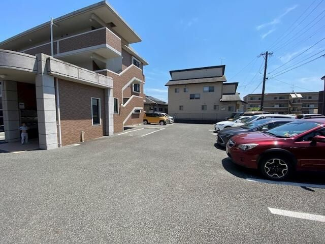 熊本市北区弓削５丁目の賃貸マンションの駐車場