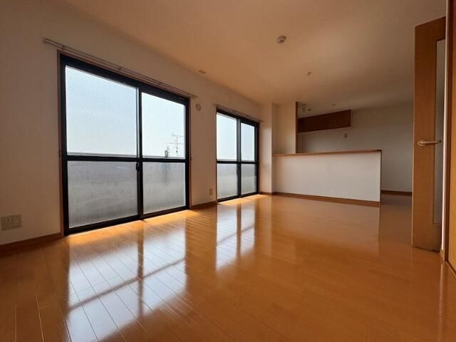 熊本市北区弓削５丁目の賃貸マンションの居間・リビング