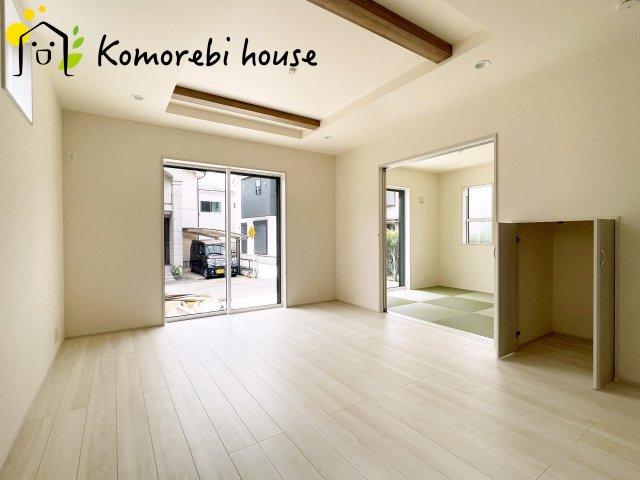 北本市本宿6丁目　4期　新築一戸建て　ブルーミングガーデン　01の居間・リビング|こちらのリビングで趣味の時間をお楽しみください