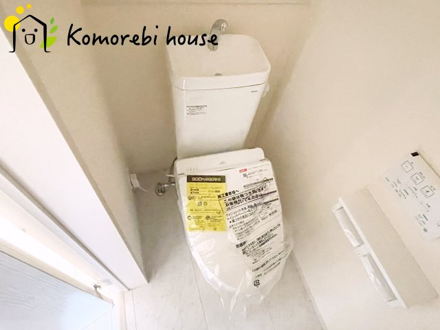 北本市本宿6丁目　4期　新築一戸建て　ブルーミングガーデン　01のトイレ|落ち着いた色調のトイレです