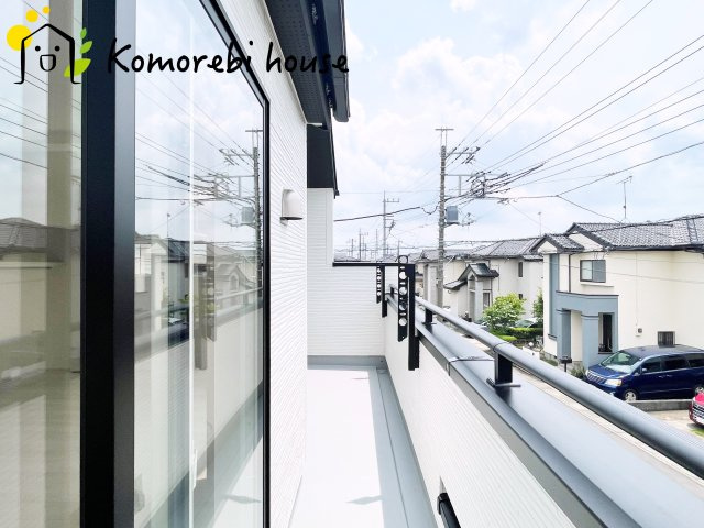 北本市本宿6丁目　4期　新築一戸建て　ブルーミングガーデン　01のバルコニー|バルコニー付きです