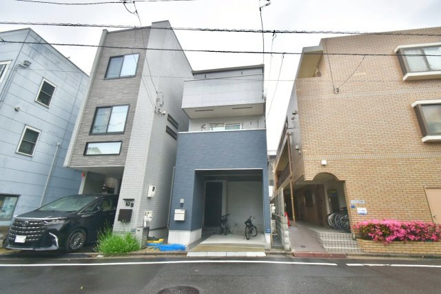 板橋区板橋4丁目　中古戸建の外観|2026.05.21撮影

現地ご見学希望・資料請求などお気軽にお問い合わせ下さい！
03-5990-5201