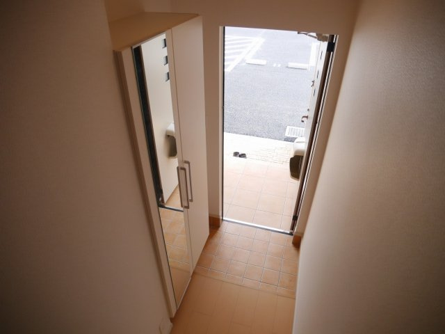 フルームＣの玄関